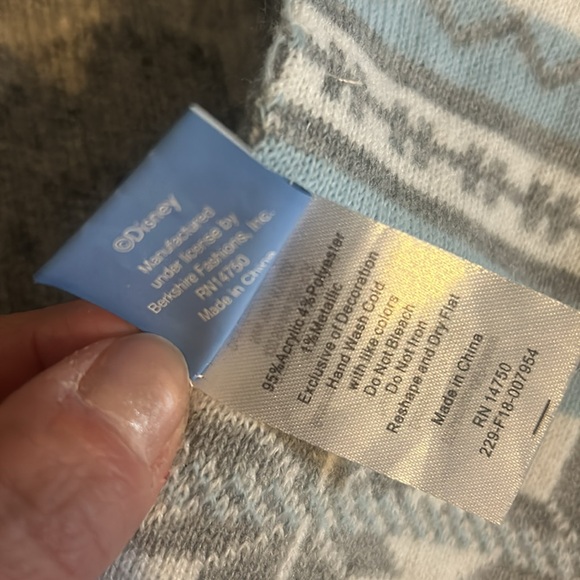 Frozen Beanie, Scarf and mittens Set - Picture 11 of 15